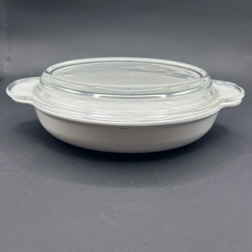 CORNING WARE  P-14-B  14 OZ. ‎ WHITE CASSEROLE DISH W/ CLEAR GLASS LID P-14-C
